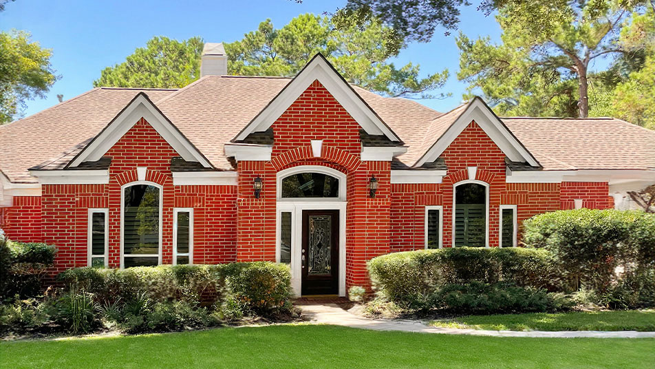 Ranch style brick home exterior